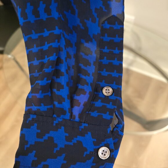 Two by Vince Camuto Long-Sleeved Blouse - Picture 4 of 5